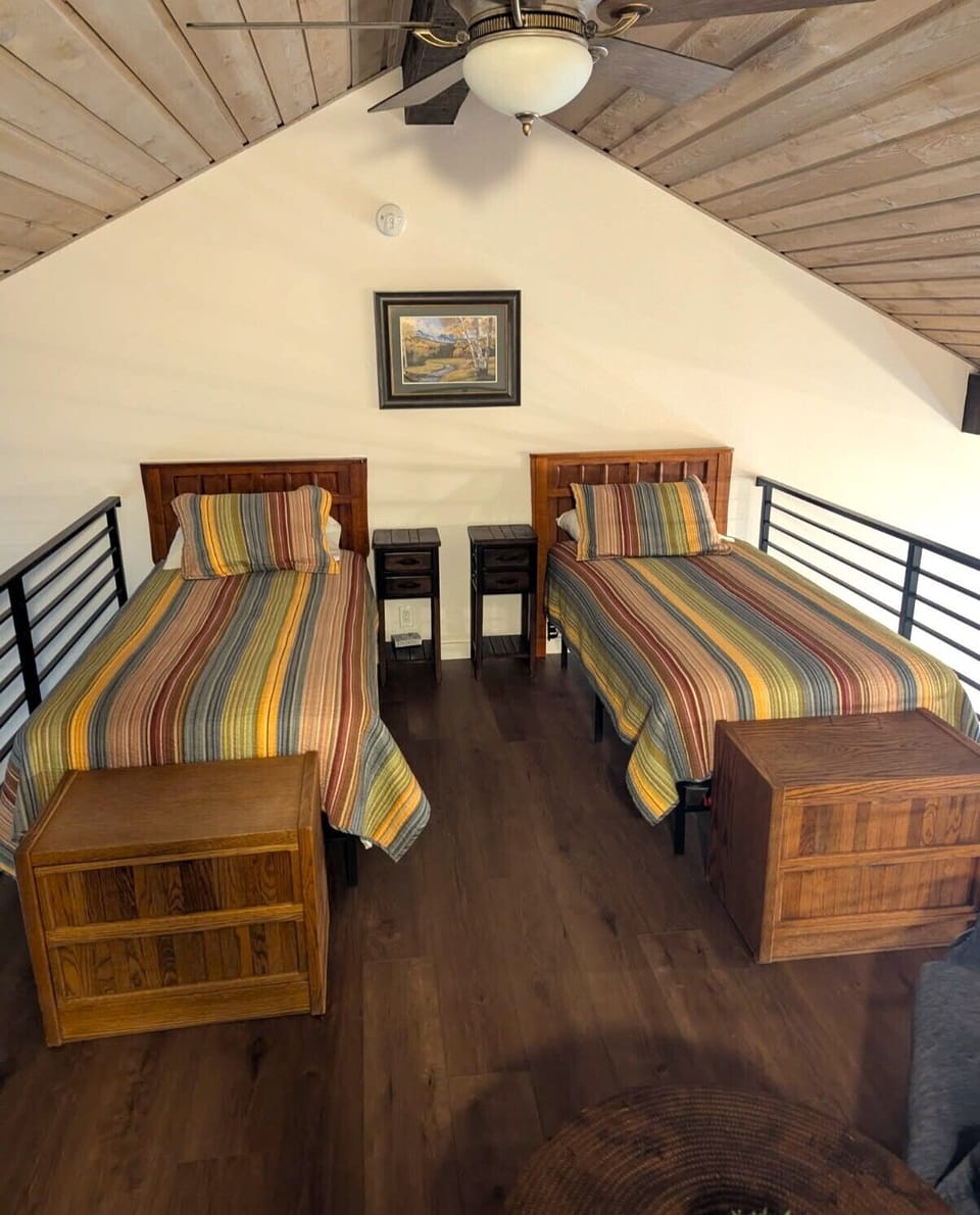 Loft with two twin beds.