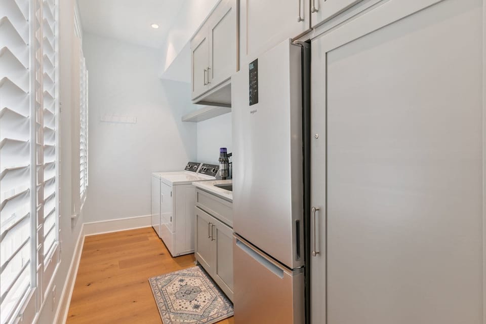 Laundry with 2nd Fridge with ice maker