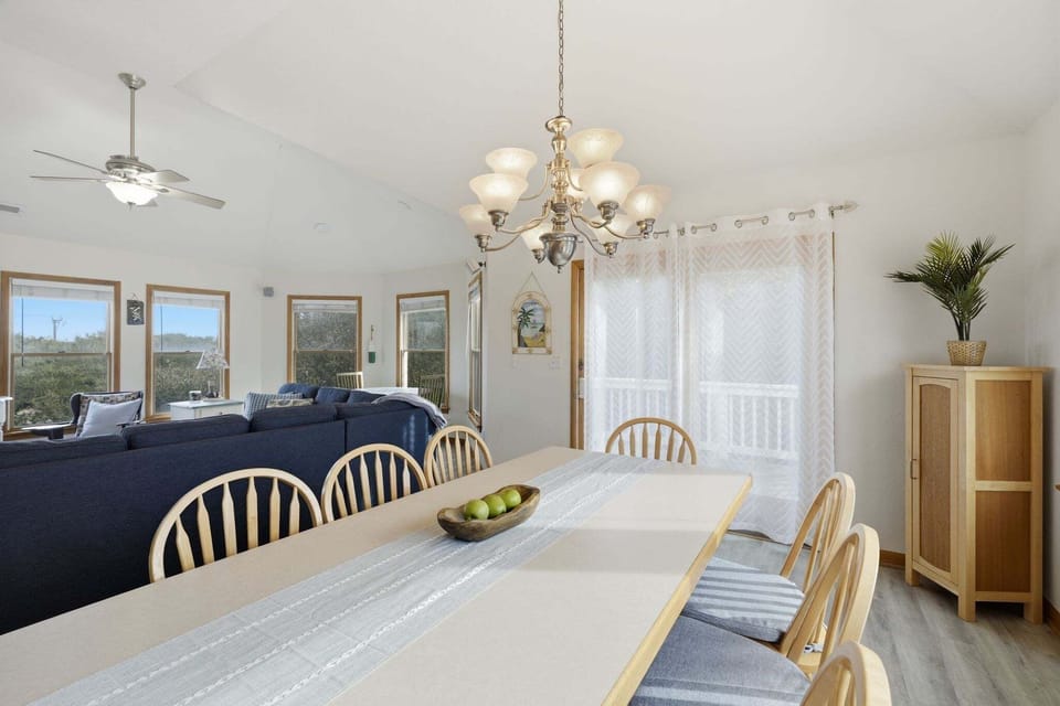 Dining Room, Dining Table, Furniture, Indoors, Table