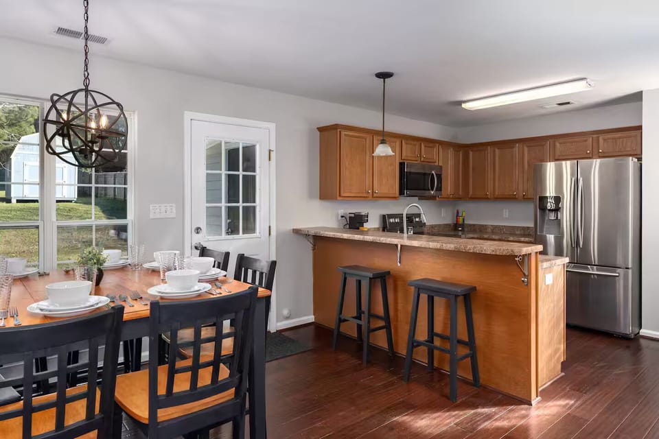 Kitchen & Dining Room 