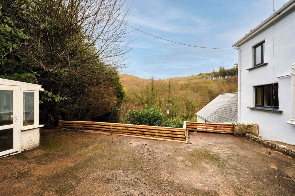 Morley Cottage, Milltown - Host & Stay