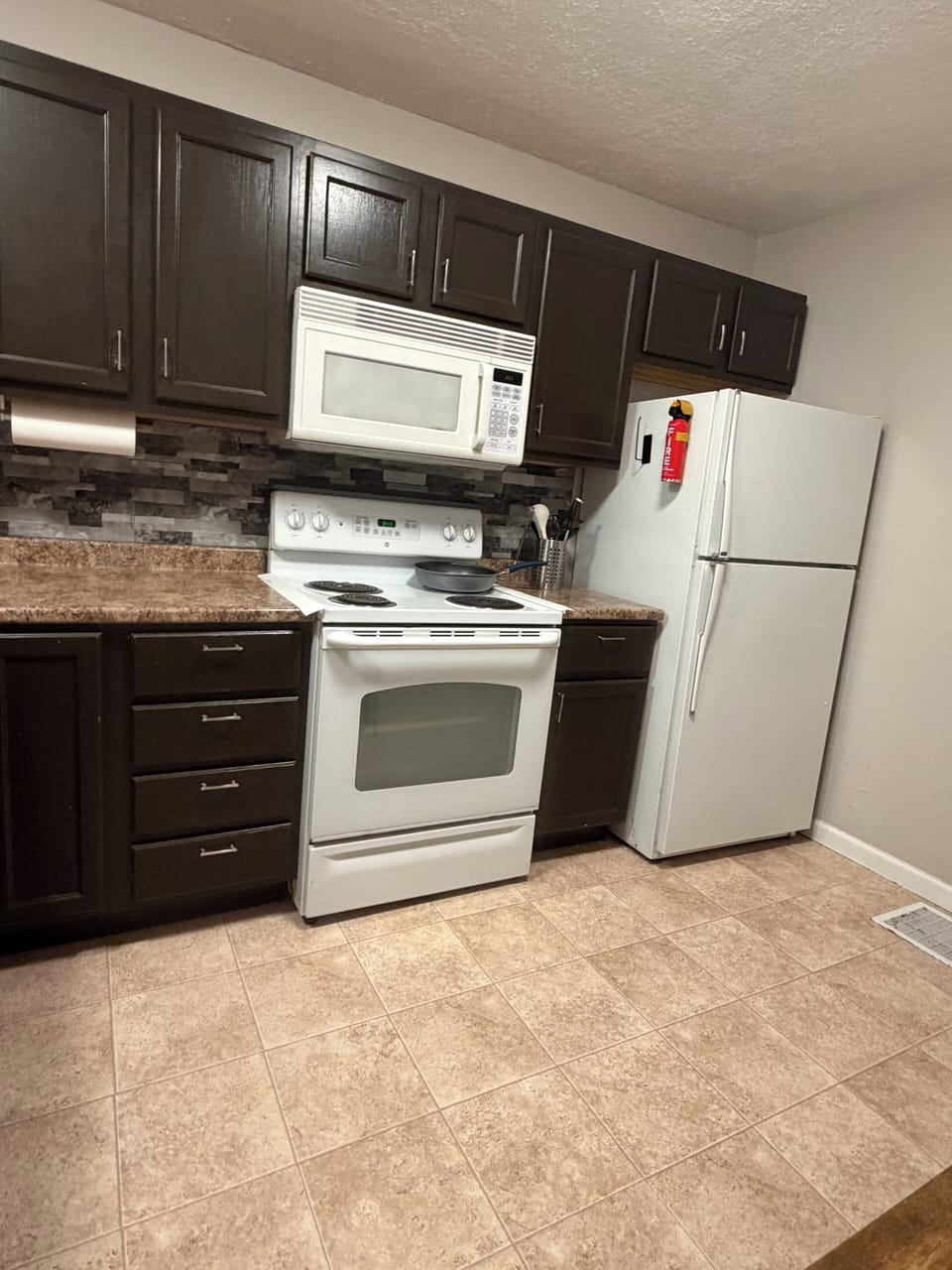 Fully stocked, air fryer, blender, food processor, dishes,skillets, pans