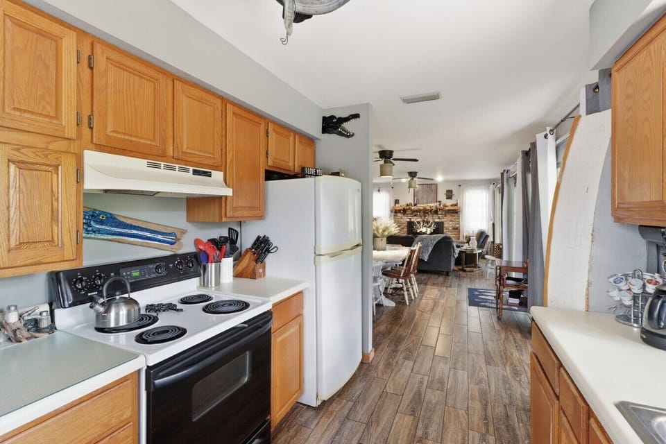 Kitchen | Electric Range | Open Layout to Living Room