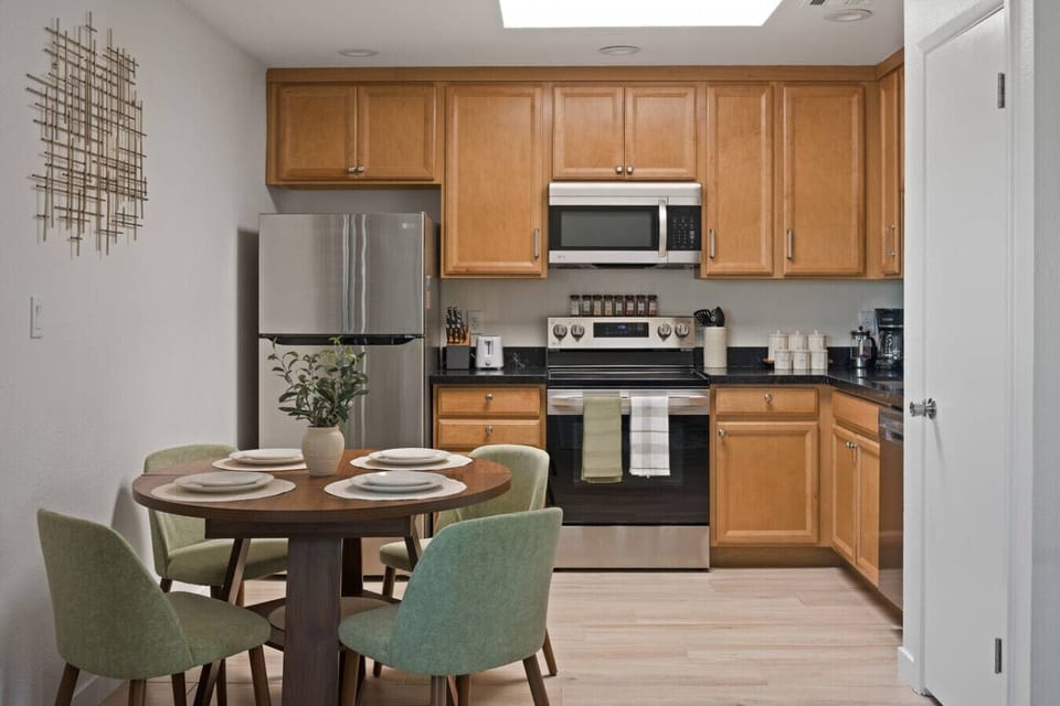 Flexible, stylish seating, made for everything from lazy morning coffee to lively late night meals.