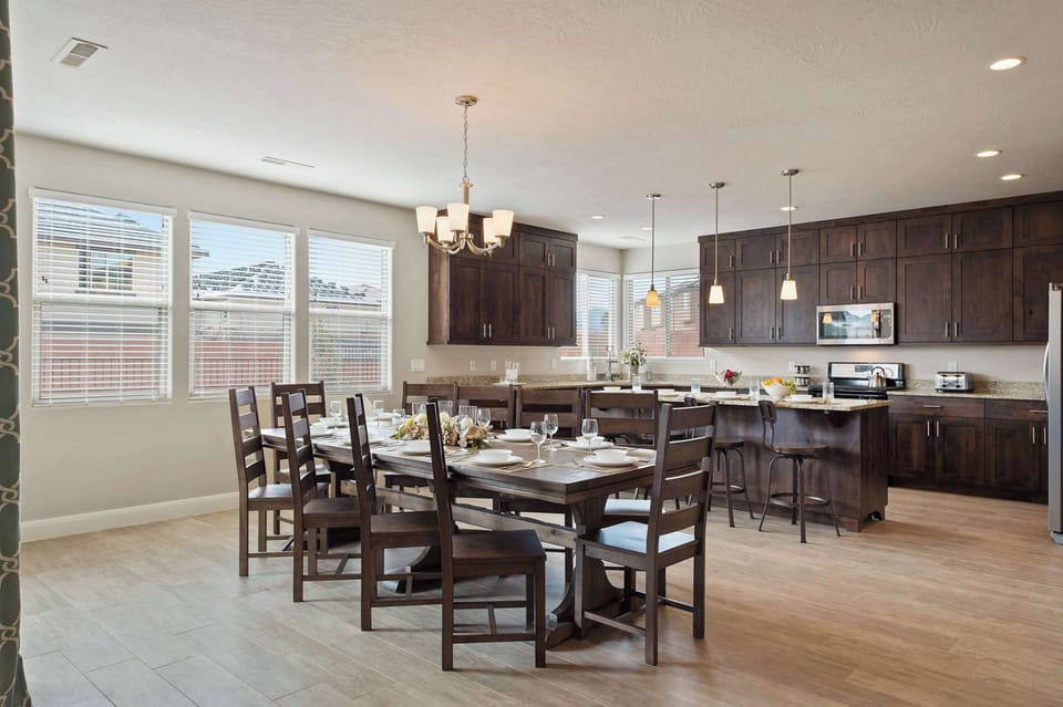 105 - Large open concept kitchen with dining table for 10 and bar