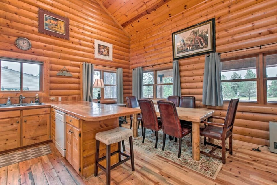 Open Kitchen & Dining | Breakfast Bar & Wood Table