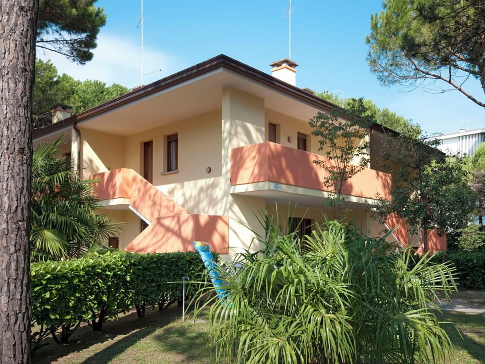Shade, Porch, Balcony, Fence, Handrail, Outdoor Structure