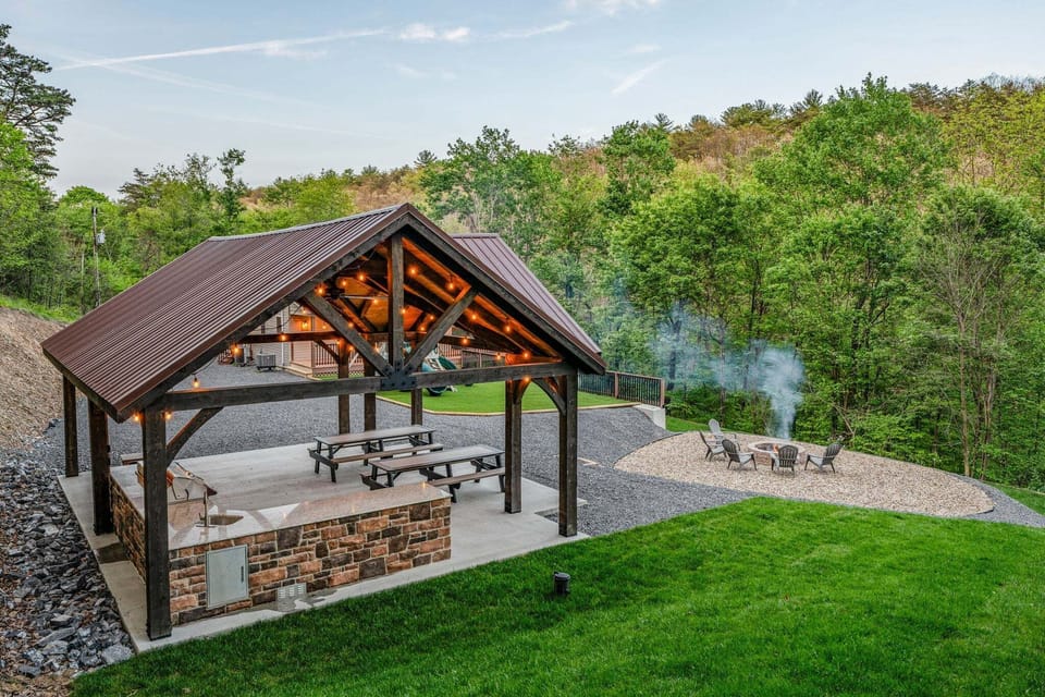Outdoor kitchen with gas grill, stainless steel flat top and a sink