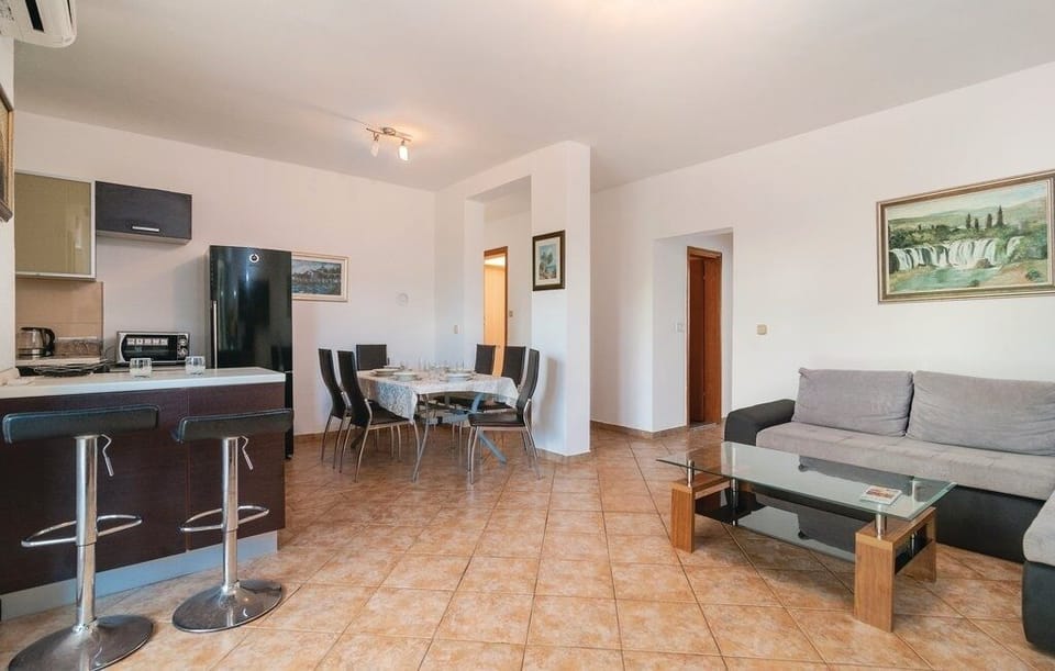 Dining room 2