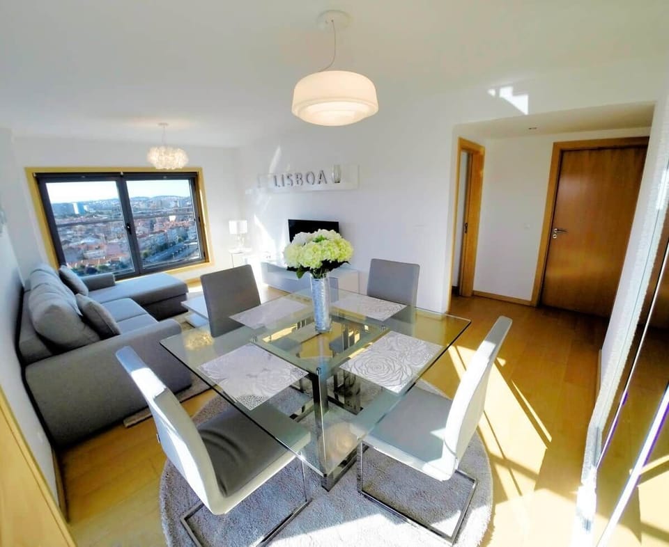 Modern and fully equipped kitchen.