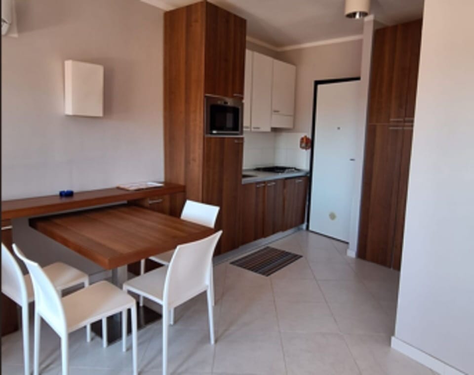 Flooring, Wood, Interior Design, Floor, Furniture, Room, Wood Stain, Apartment, Hardwood, Chair