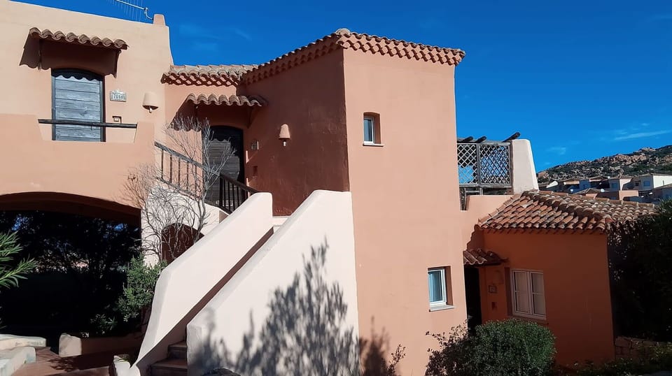 Residential Area, Architecture, Home, House, Roof, Human Settlement, Balcony, Estate, Shade, Hacienda