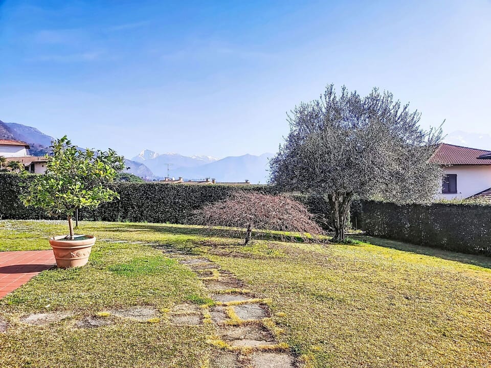 Landscape, Garden, Groundcover, Lawn, Landscaping, Yard, Park, Backyard, Walkway, Farmhouse