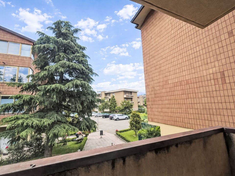 Residential Area, Apartment, Neighbourhood, Architecture, Urban Design, Home, Human Settlement, Condominium, Suburb, Family Car