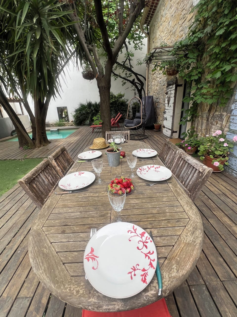 Outdoor dining