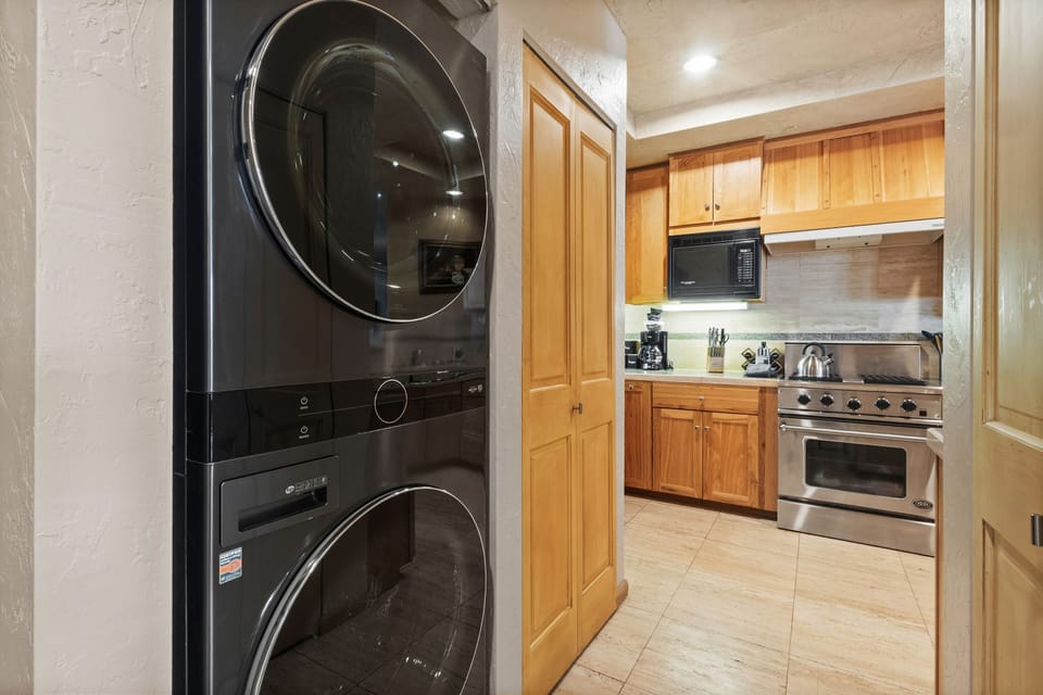 4.4-telluride-centrum-302-kicthen-laundry4
