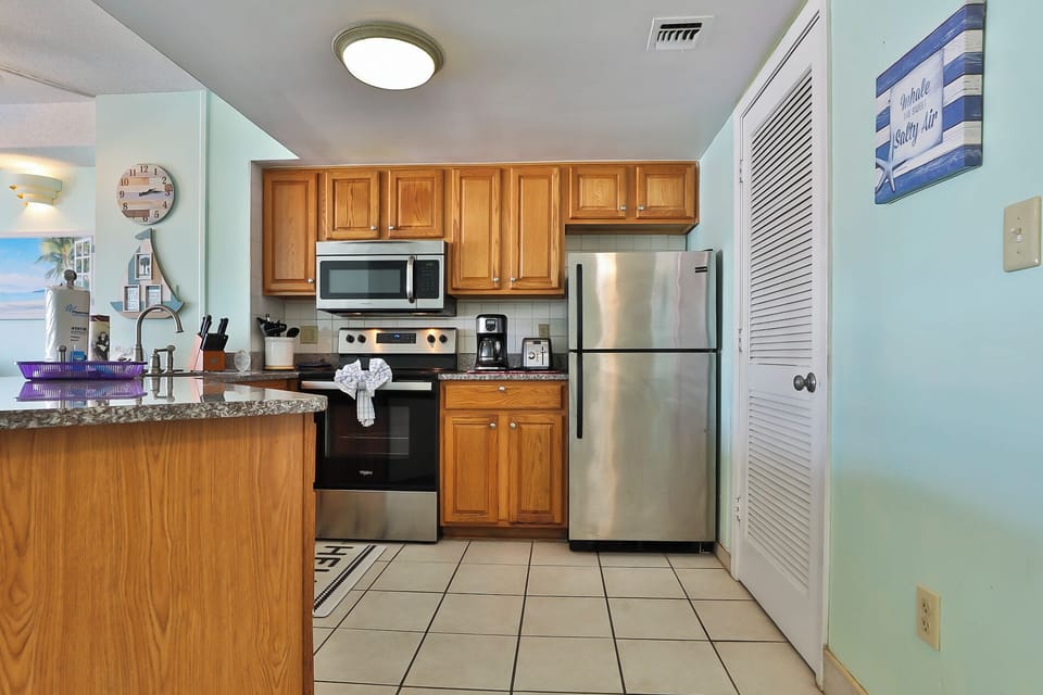 Large kitchen area with a combination refrigerator/freezer.