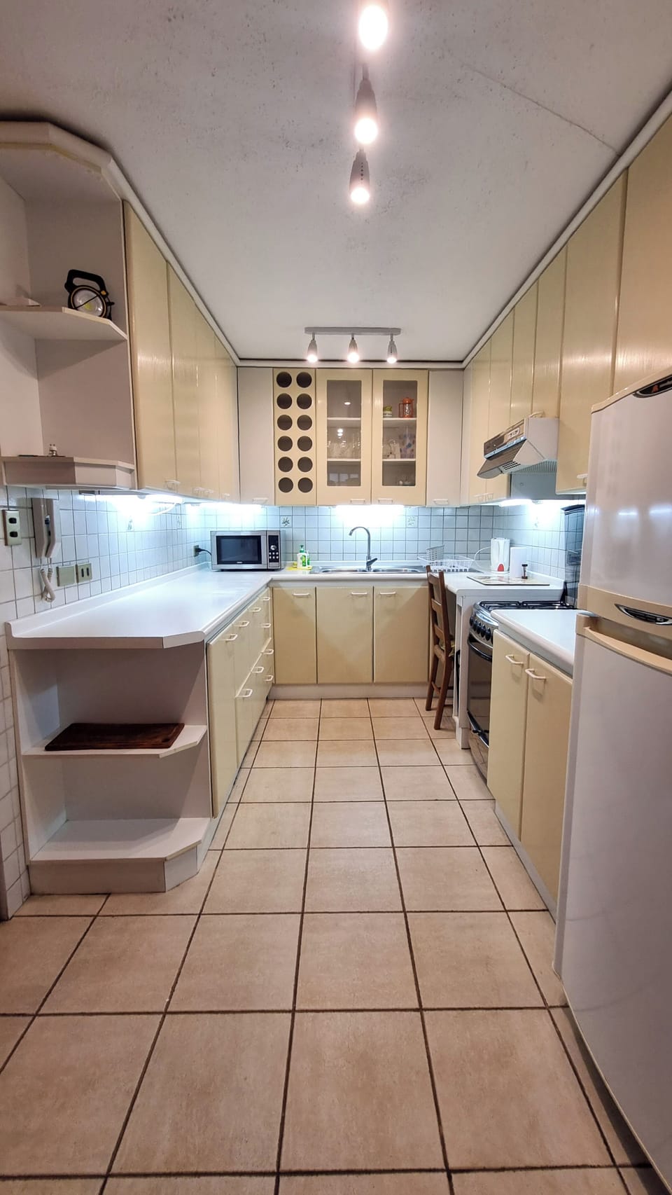 Full kitchen
