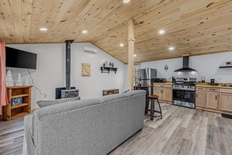 Open Space, television to watch your favorite show, or grab some snacks!
