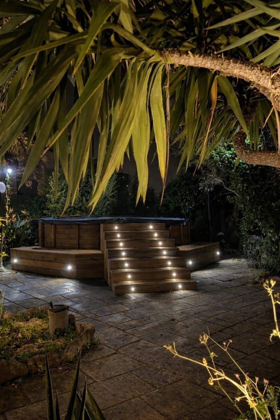 Outdoor spa tub
