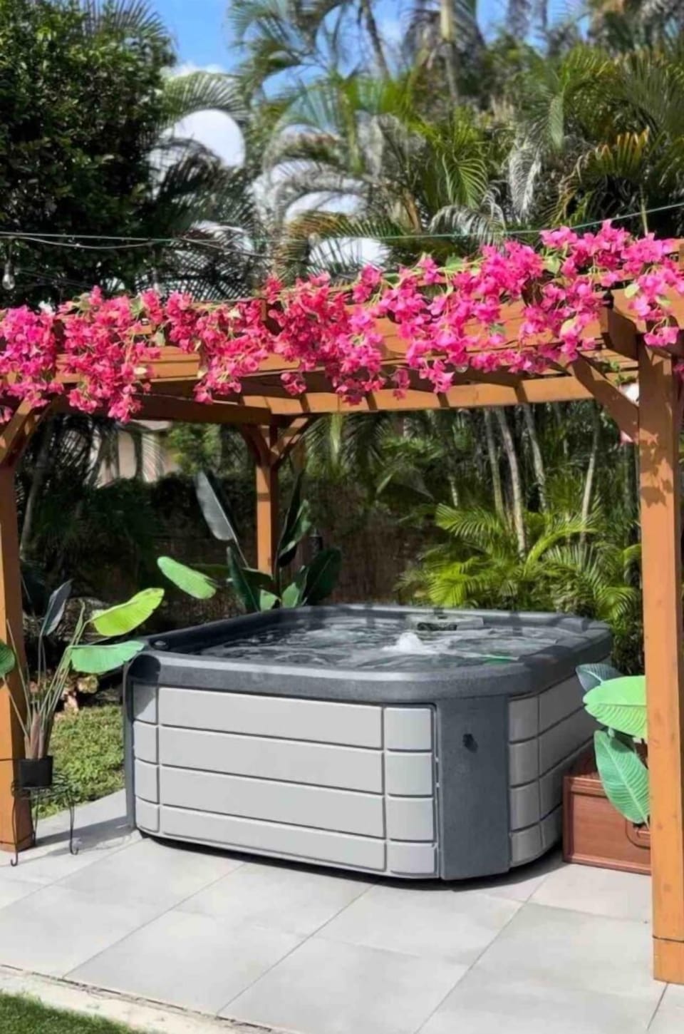 Outdoor spa tub