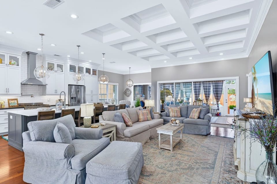Open concept living, dining and kitchen 