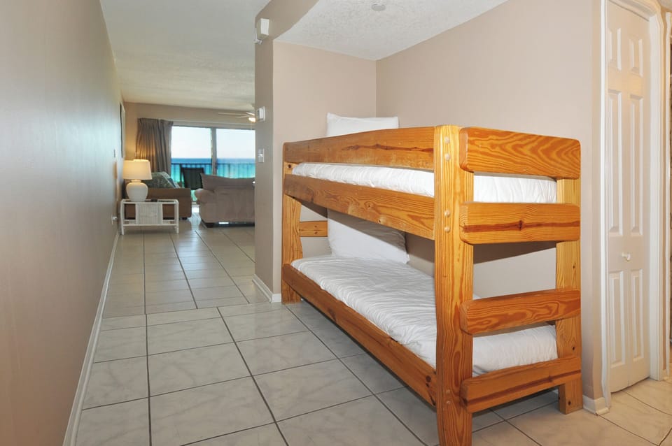 Hallway Bunks - Emerald Towers West Unit 3003 Okaloosa Island Fort Walton Beach Vacation Rentals