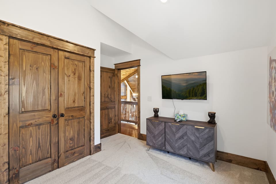 Bonus room with TV — extra space for the whole family