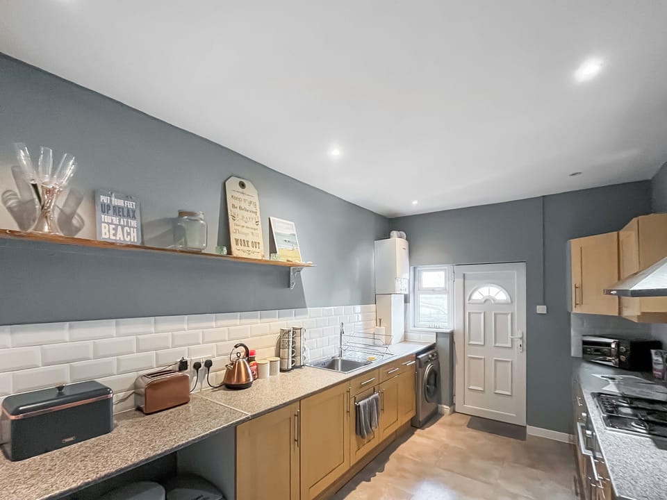 Kitchen | Penrhyn Arms Apartment, Penrhyn Bay