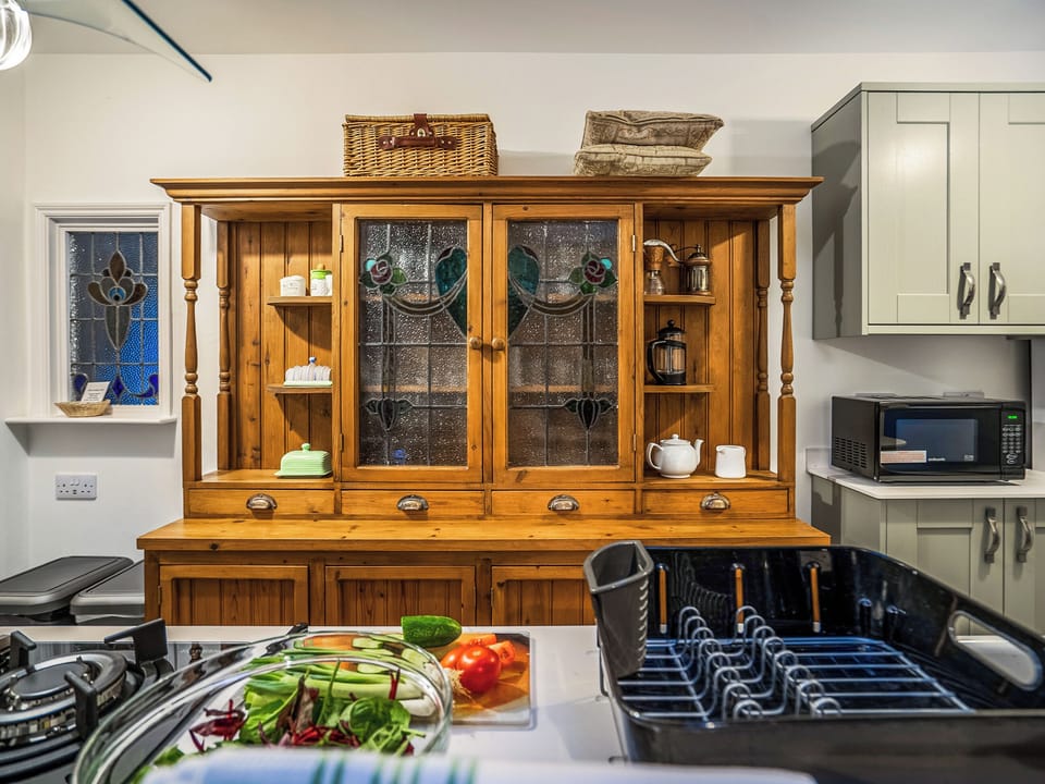 Kitchen | Flint Cottage - All Seasons Cottage Breaks, Saxmundham