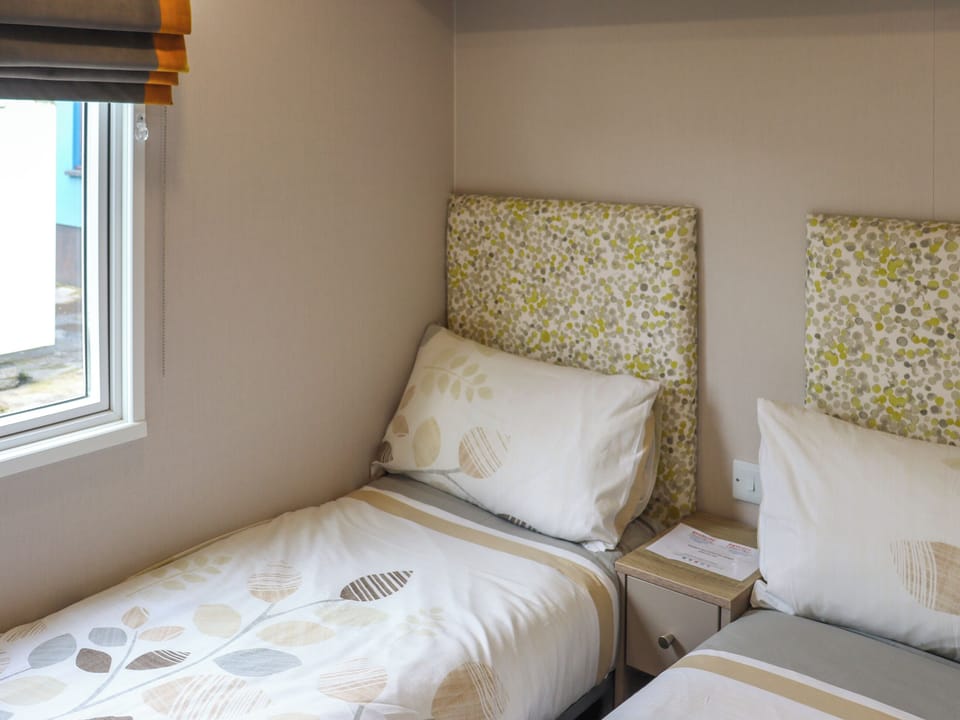 Twin bedroom | Stonewood 33 - Redford Caravan Park, Narberth