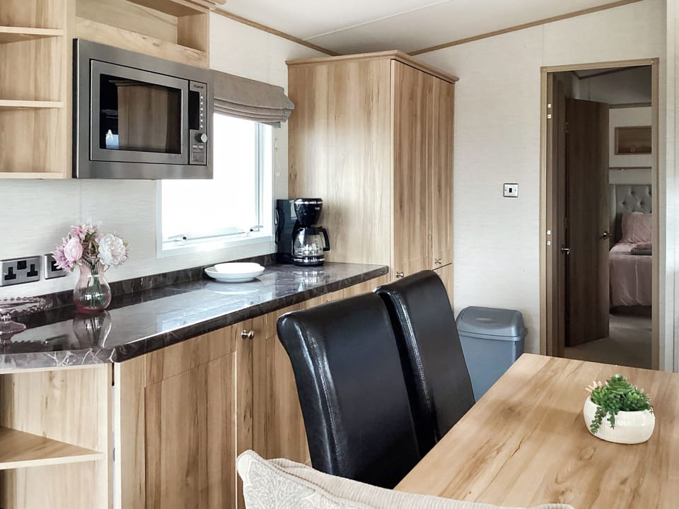 Open plan living space | Ballagan Lodge 2 - Ballagan Lodges, Inverness