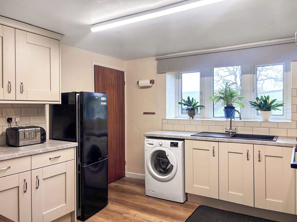 Kitchen | Blindbeck Holiday Cottage, Settle