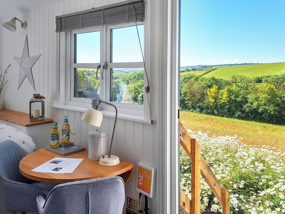 Interior | Pip&rsquo;s Hut, Bideford