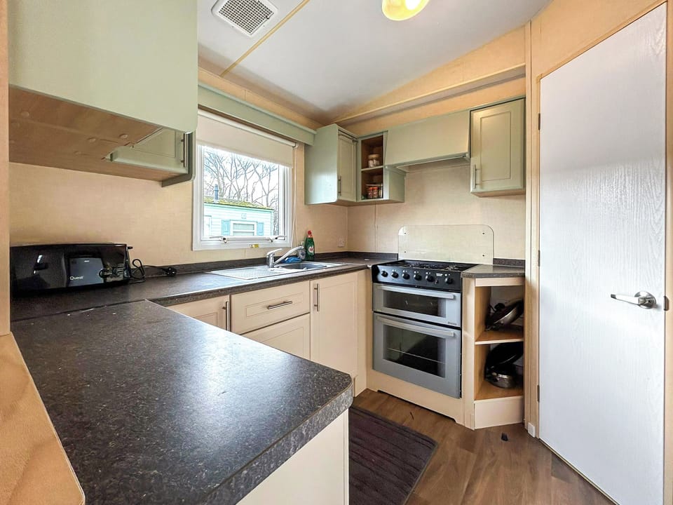 Kitchen | Wah Caravan, Dundee