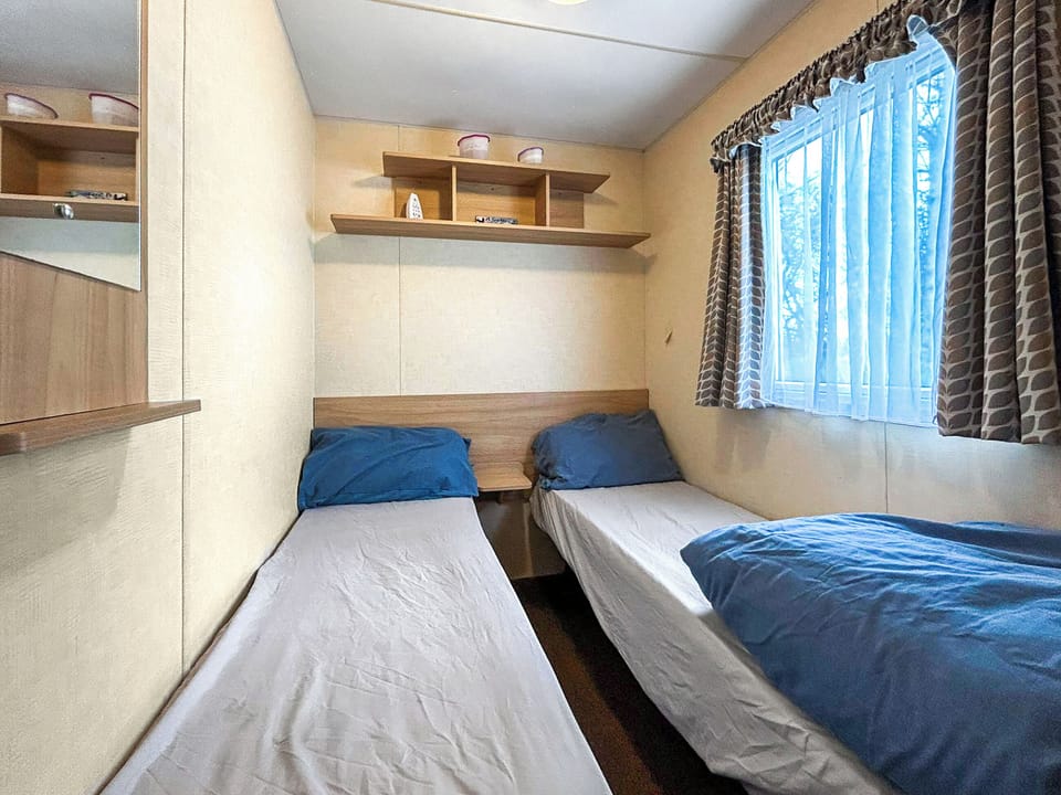 Twin bedroom | Wah Caravan, Dundee