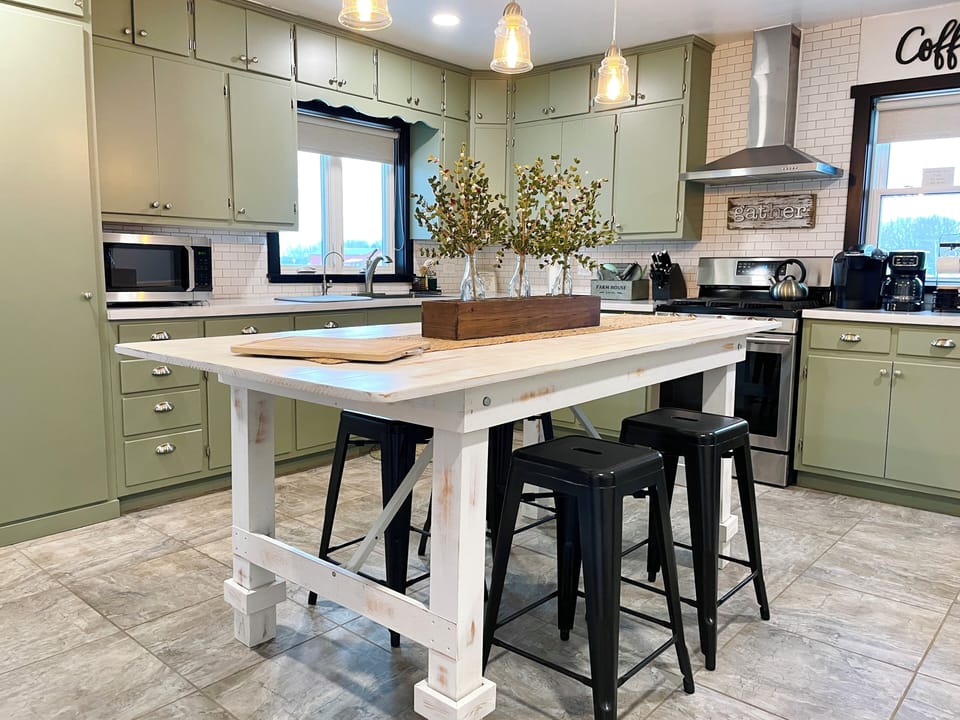 🍴🍳 Picture yourself cooking in this fully equipped kitchen with everything you need for memorable meals