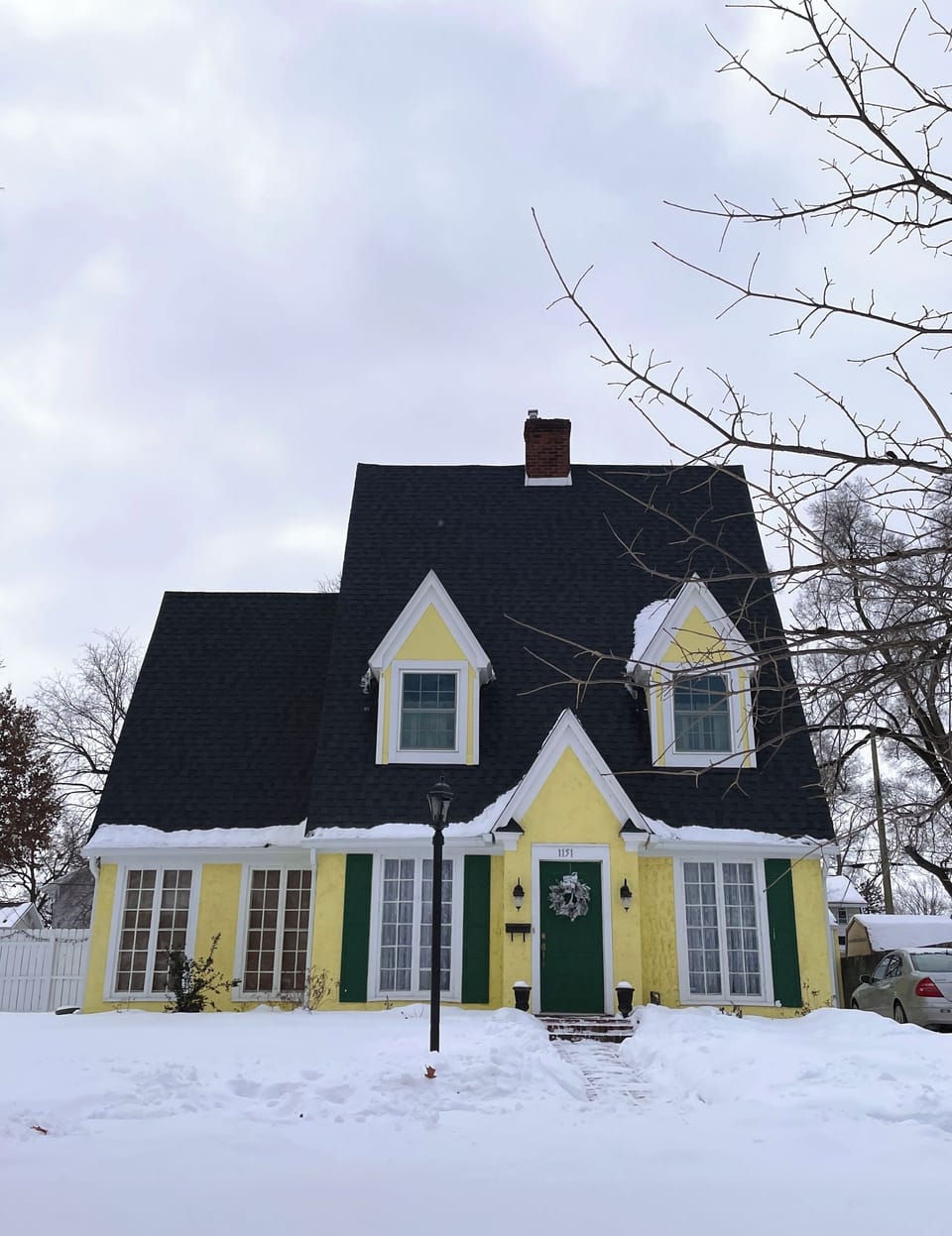 Your charming retreat awaits! 🏡 This storybook yellow cottage is love at first sight — the perfect escape where every arrival feels like coming home. ❄️