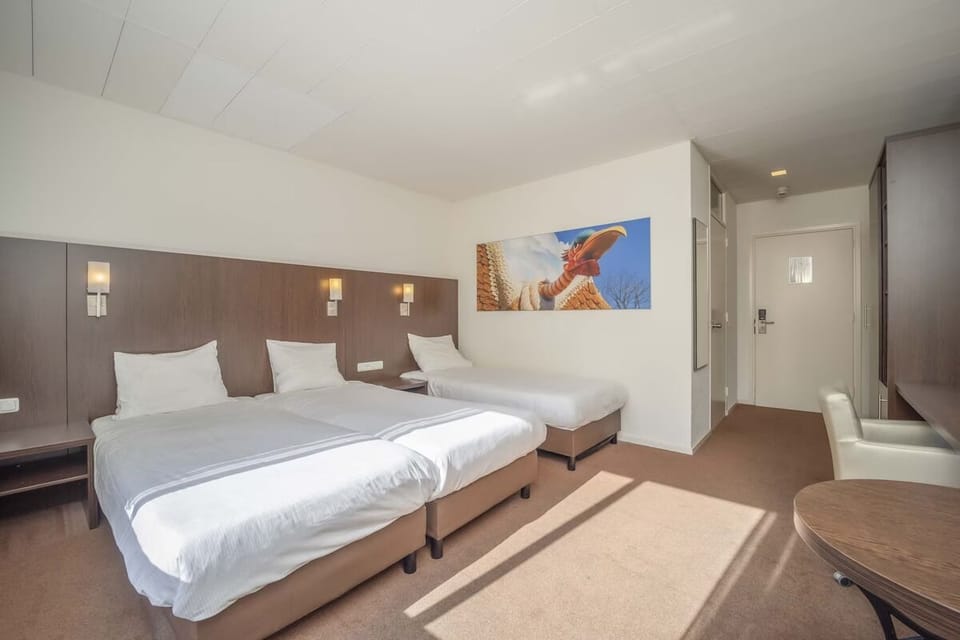 Unit with 3 Single beds. Exact unit will be assigned upon arrival. Views, colors, and decor may vary.