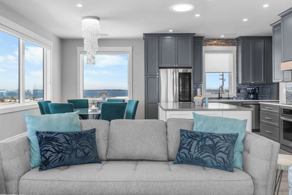 Coastal style with room for everyone