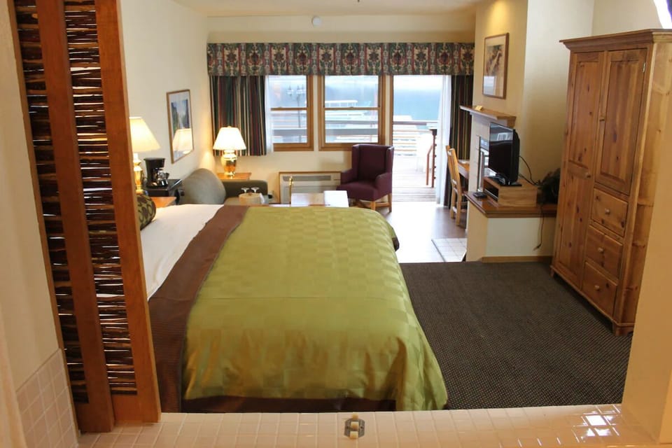 Unit with one King bed