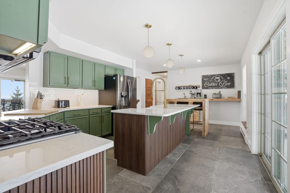 Kitchen and coffee bar