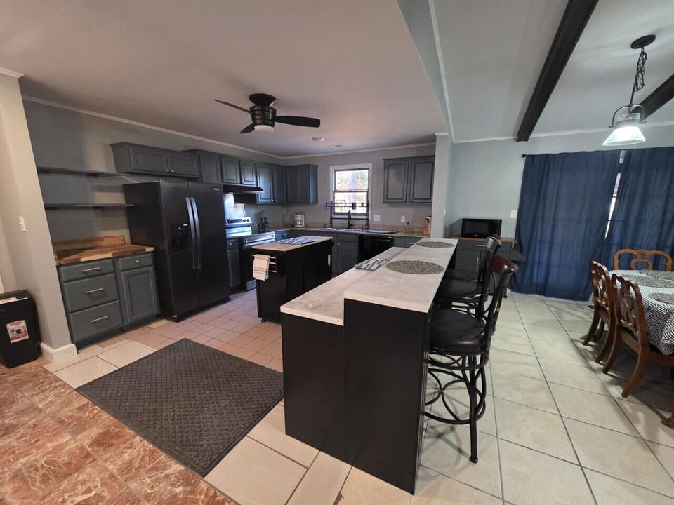 Kitchen - Breakfast Bar