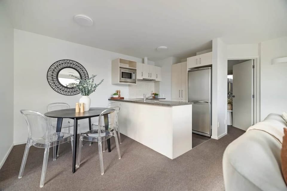 Open plan dining area at Alpine Lakeview 9B Queenstown self contained apartment
