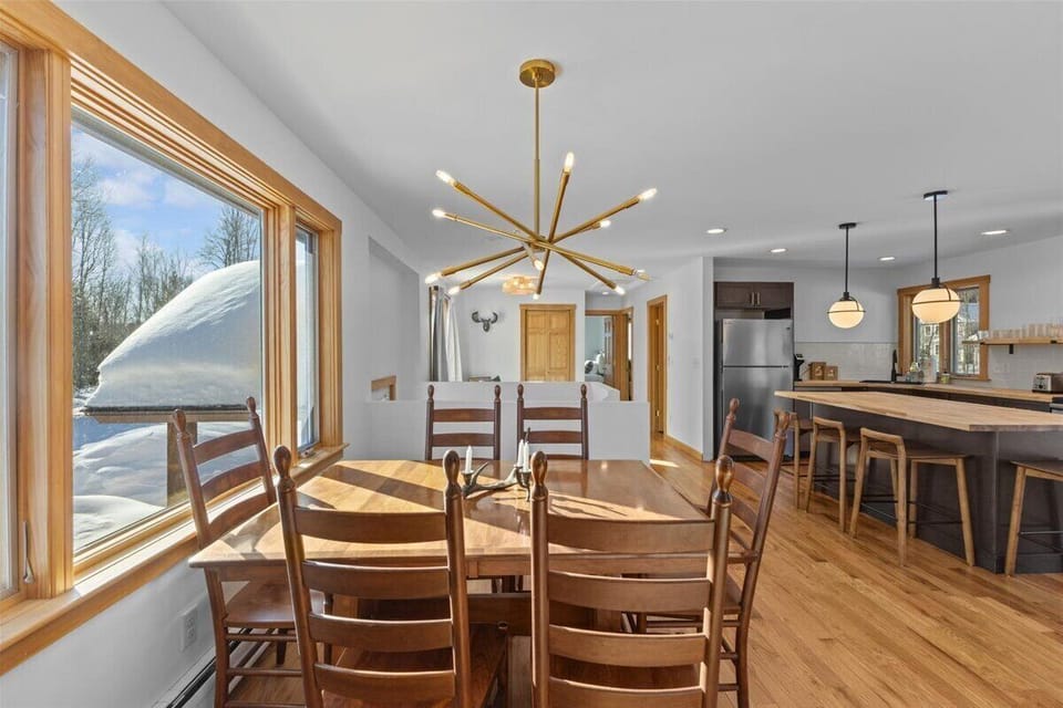 Centrally Located, Renovated 4BR Stowe Getaway! (7174)