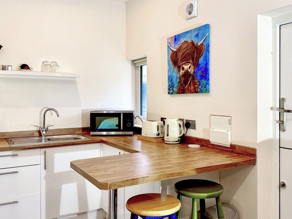 Kitchen | Courtyard Studio 1, Douglas