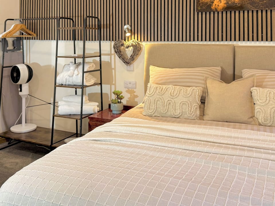 Double bedroom | Courtyard Studio 1, Douglas