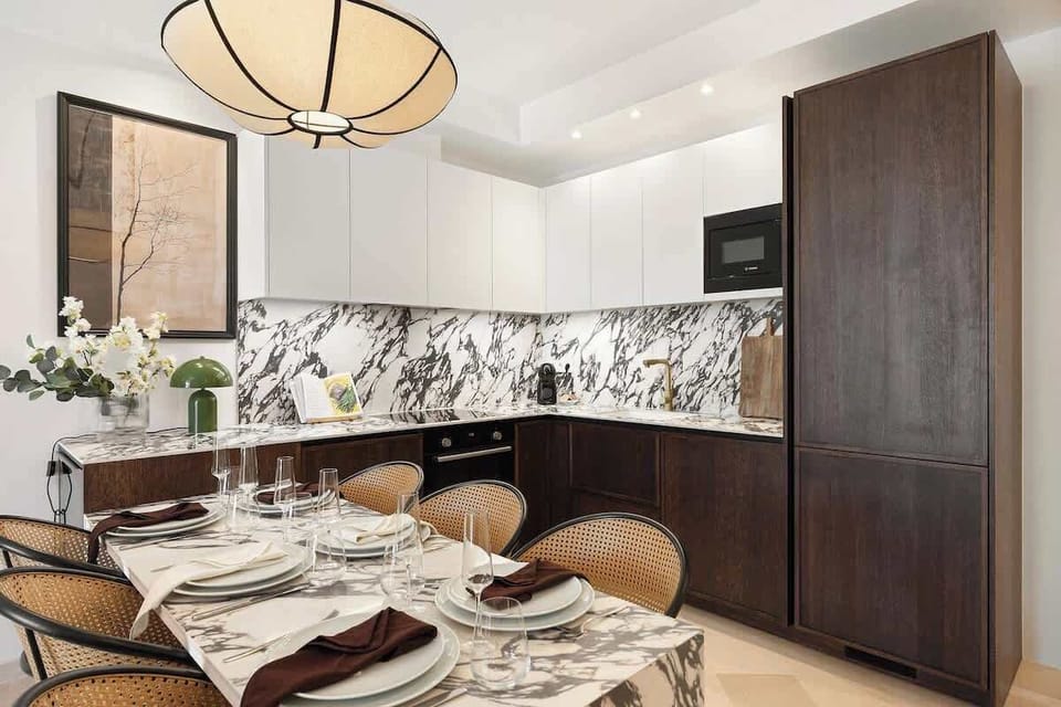 Kitchen has a dining space for 6 people