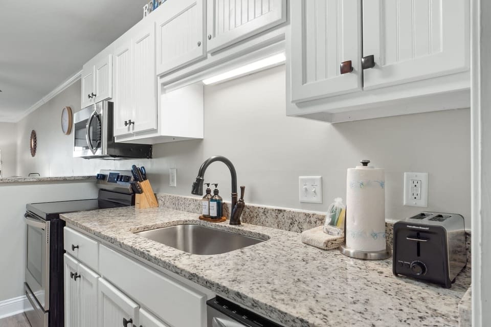 A complimentary starter kit is provided for your convenience, including paper towels, dish soap, dishwasher pods, and other basic essentials. Please note this is not a full supply—guests may need to purchase additional items for longer stays