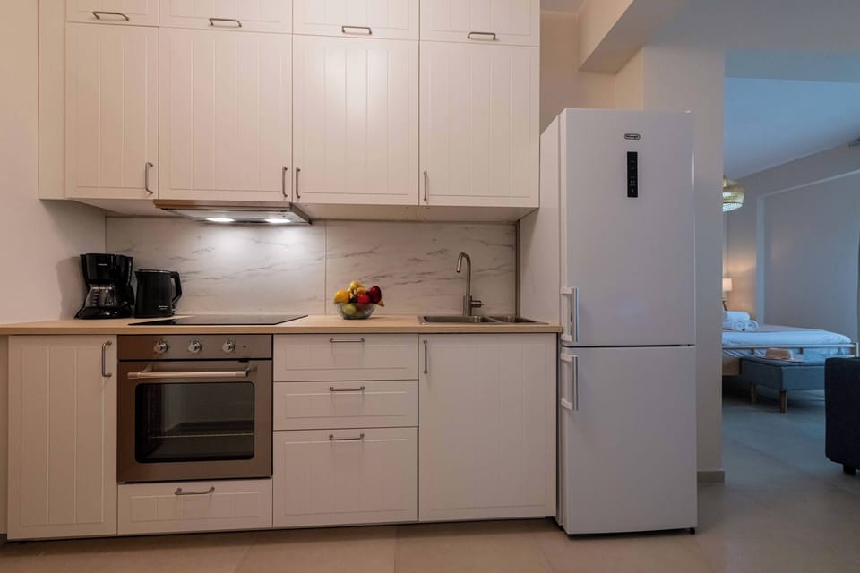 Modern Kitchen with Full Appliance Setup